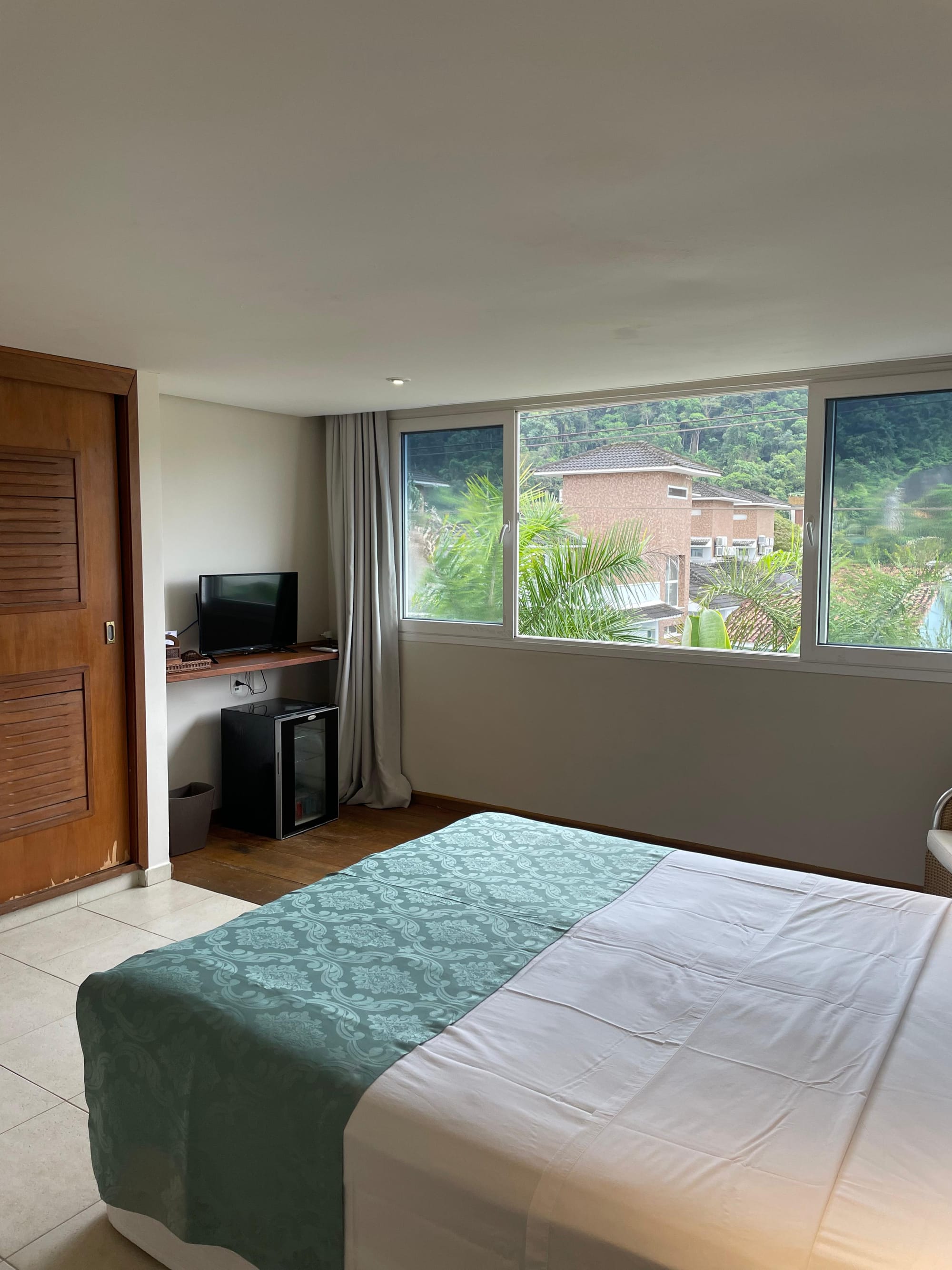 PISO SUPERIOR COM VISTA PARA MONTANHA