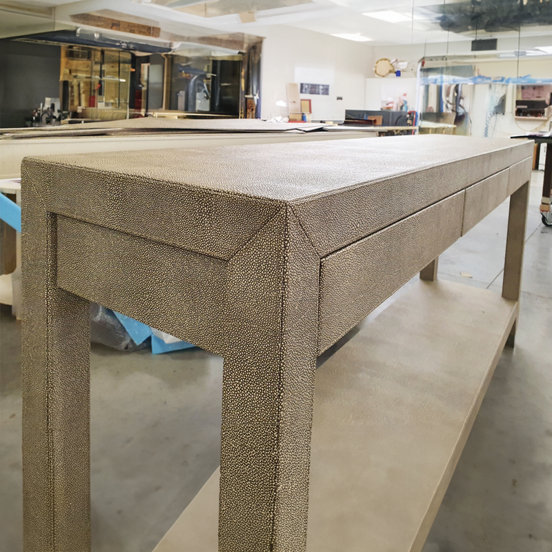 Esempi di Lavorazioni su Sedie, Mobili e Accessori in Pelle