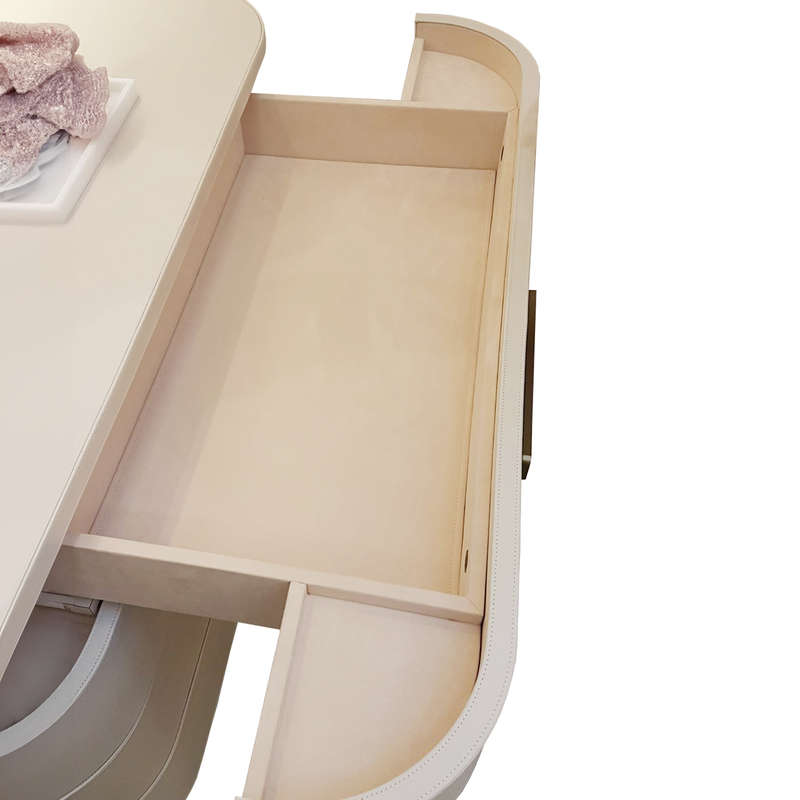 Esempi di Lavorazioni su Mobili e Accessori Rivestiti in Tessuto