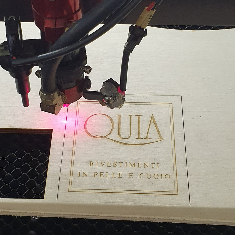Incisione e taglio laser su pelle, cuoio, legno, plexiglas e vetro