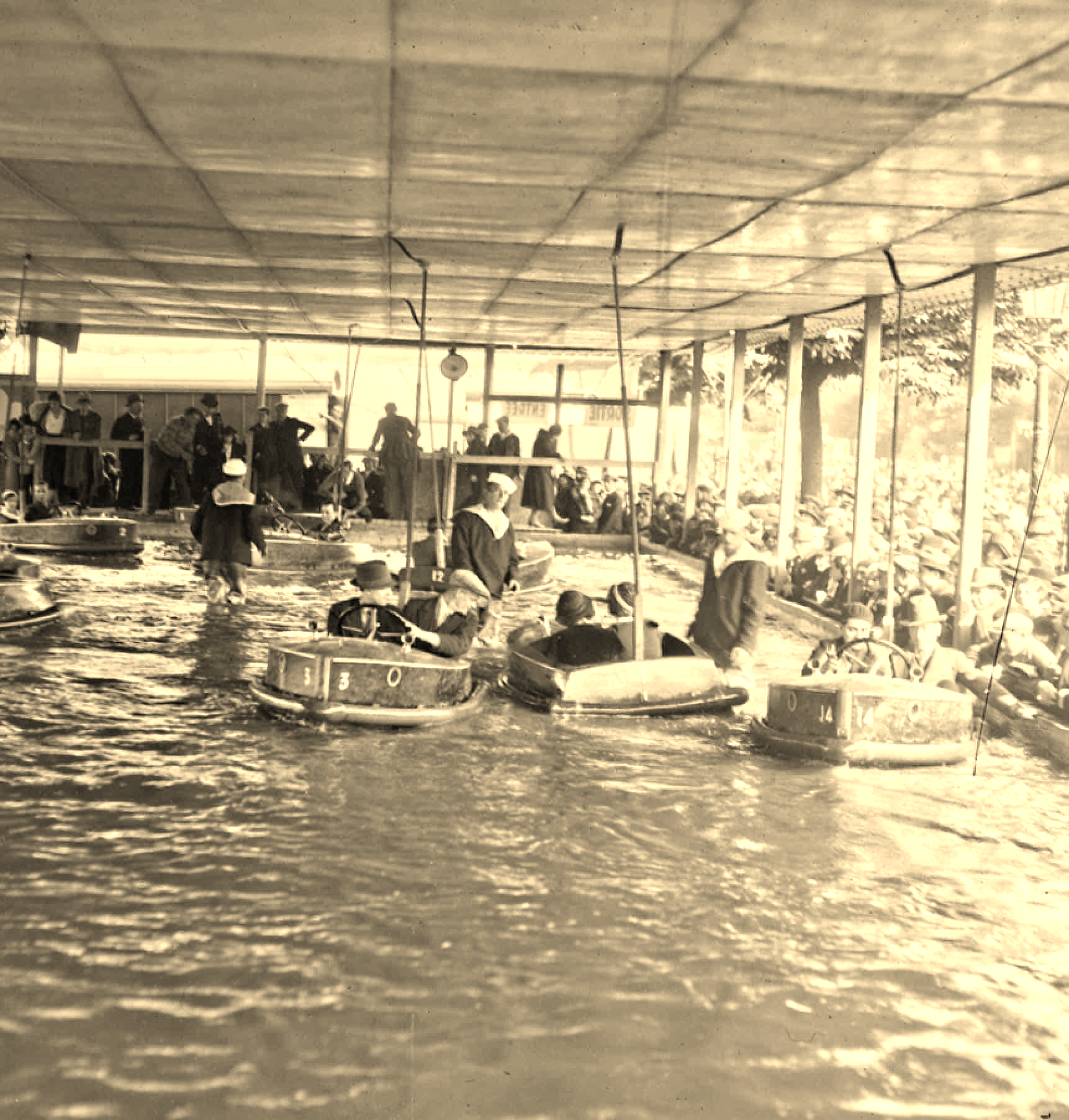 Attractions et numéros nautiques et cascades aquatiques