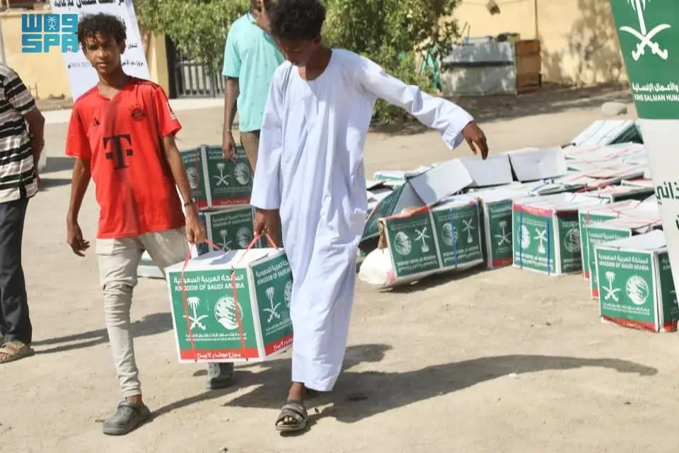 الملك سلمان للإغاثة يوزع مساعدات بمحلية بورتسودان