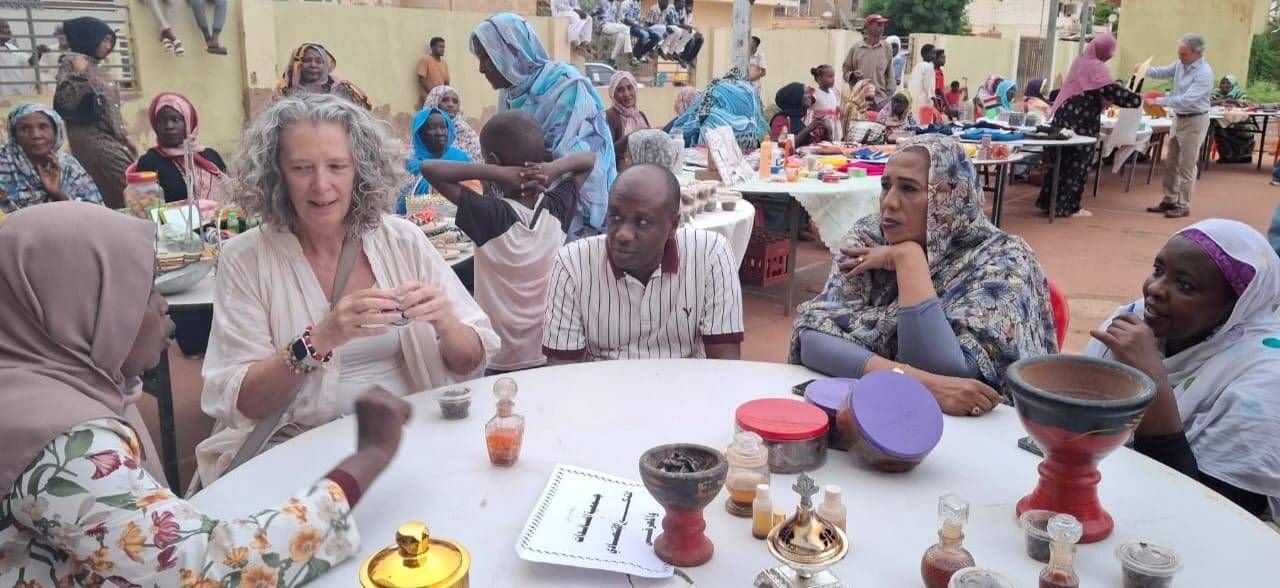 منسقة أممية تشارك نساء الديوم بالخرطوم بازارا لدعم التعافي