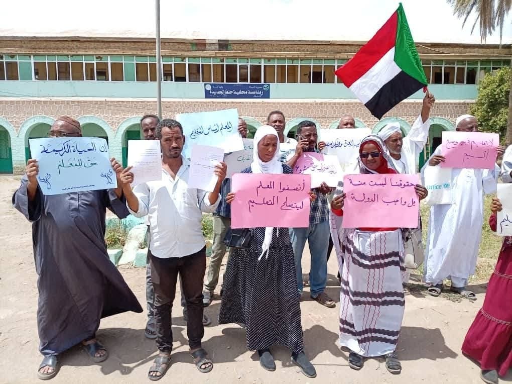 لجنة المعلمين بكسلا تسلم مذكرة مطلبية وتعلن بدء التصعيد النقابي