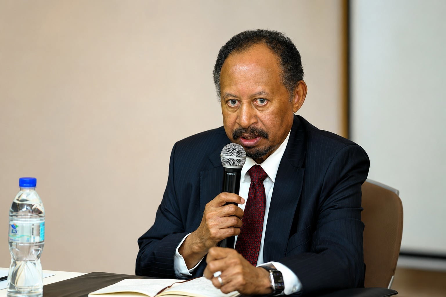 حمدوك يدعو لهدنة فورية ومسار سياسي مدني لإنهاء حرب السودان