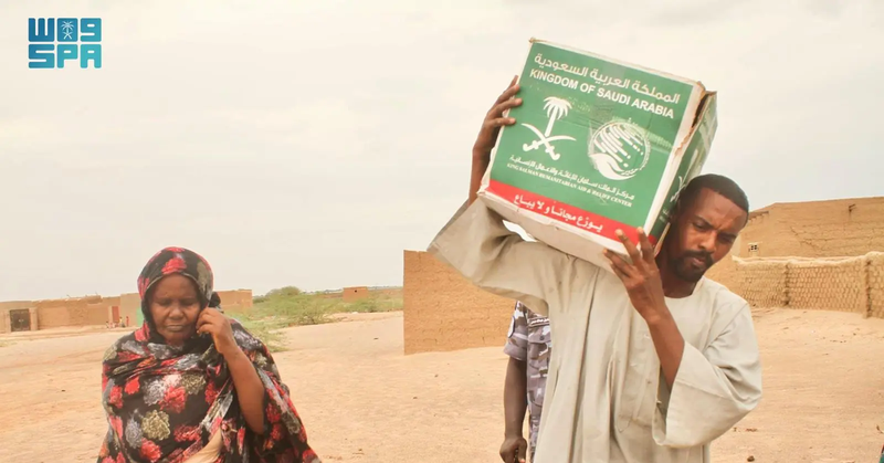 King Salman Relief distributes food baskets to displaced people in Al-Qatana.