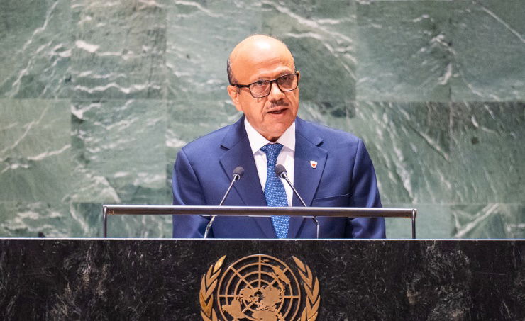 البحرين تدعو إلى حلول سلمية لأزمات المنطقة