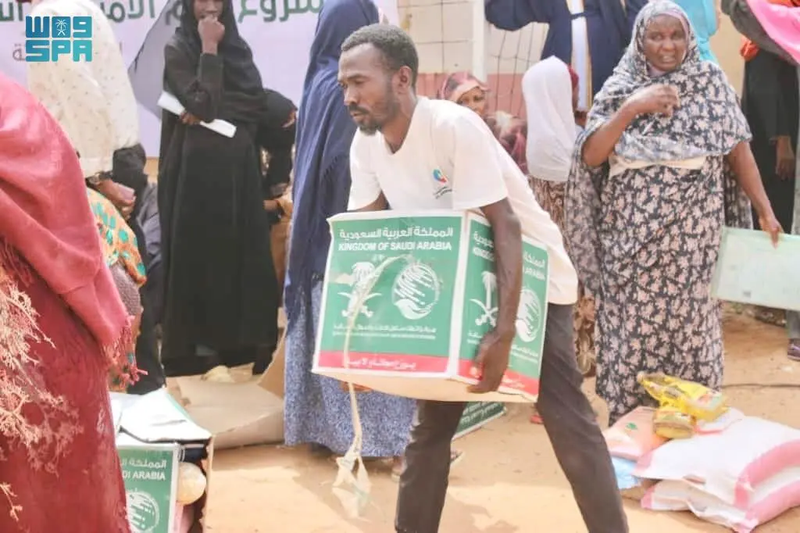 الملك سلمان للإغاثة يوزع سلال غذائية في محلية كرري