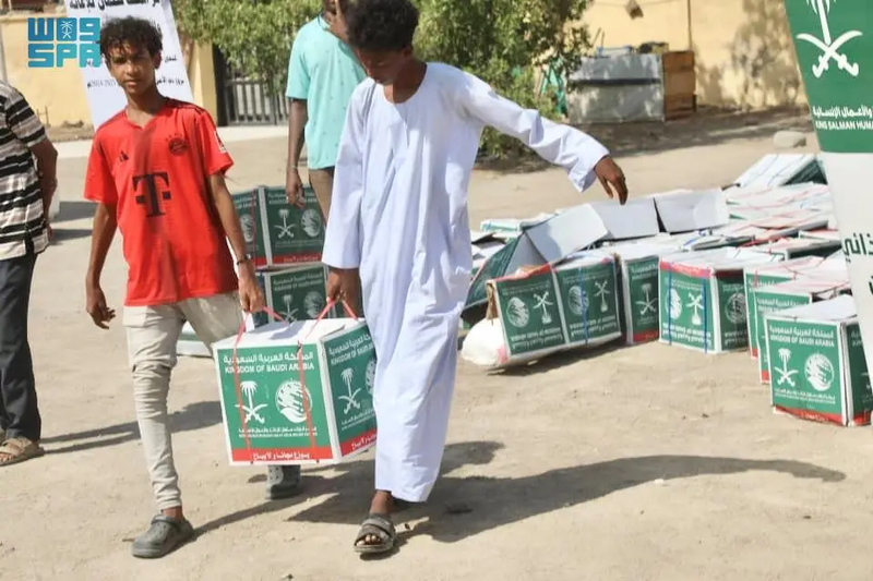 الملك سلمان للإغاثة يوزع مساعدات بمحلية بورتسودان