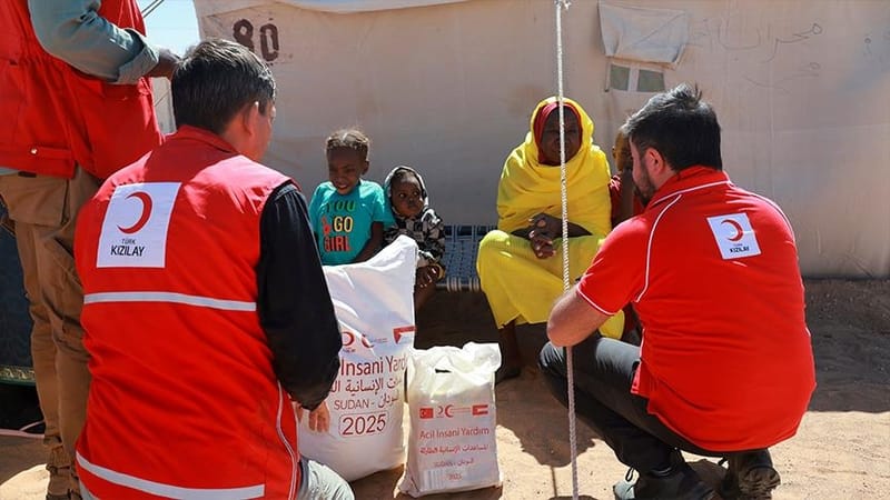 الهلال الأحمر التركي يعزز عملياته الإغاثية دعما للنازحين في السودان