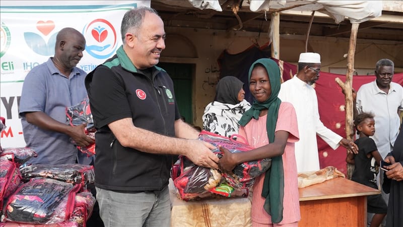 Two Turkish foundations are providing humanitarian aid to thousands affected by the war in Sudan.