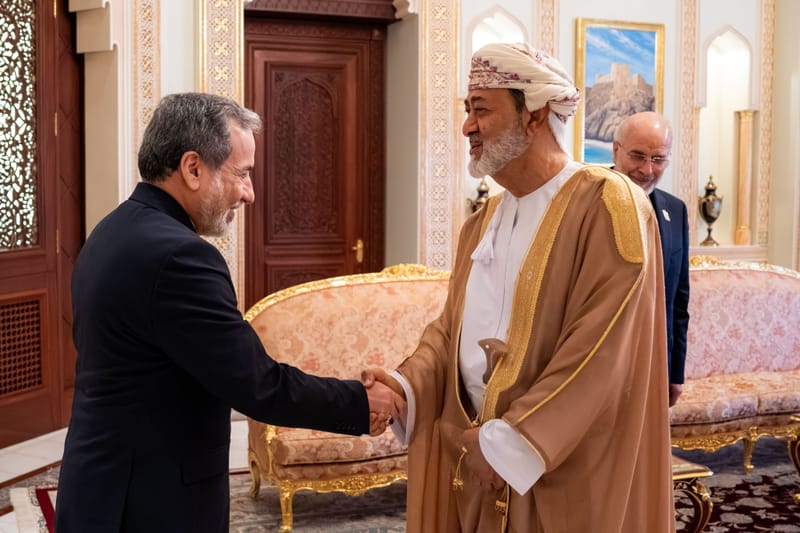 سلطان عمان يبحث مع وفد إيراني المفاوضات مع واشنطن وأمن مضيق هرمز