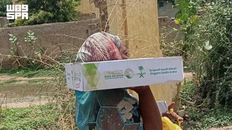 الملك سلمان للإغاثة يوزع 700 كرتون تمر في النيل الأبيض