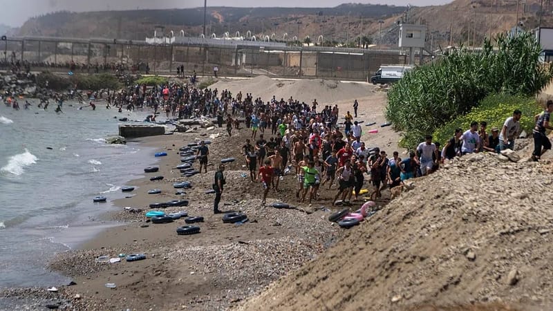 "العصبة المغربية" تطالب بتحقيق في انتهاكات عبور مهاجرين إلى سبتة