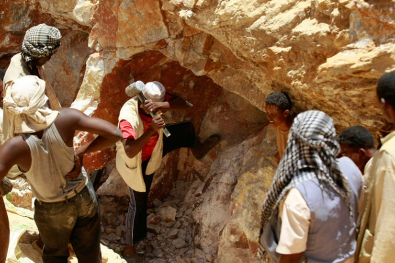 مصرع 10 أشخاص في انهيار آبار تعدين شمال السودان