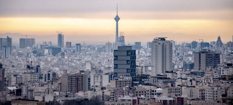 طهران تتمسك بشروط فتح هرمز وتحذر من رد أقوى