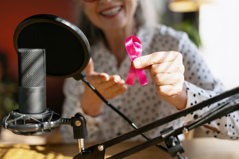 دور المؤسسات الإعلامية والتعليمية في نشر الوعي بسرطان الثدي