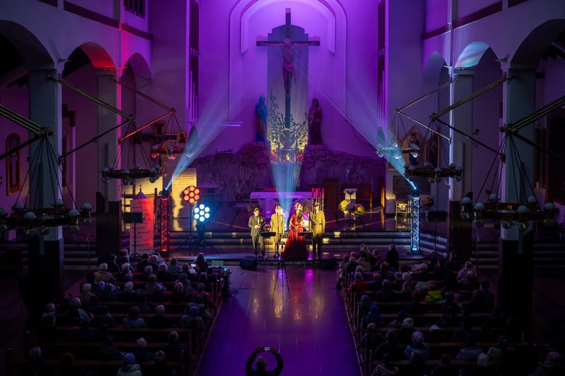 OŚWIETLENIE SCENICZNE