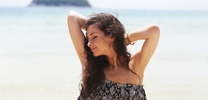 تقنية مزدوجة لعلاج تساقط الشعر: دمج الإكسوسمارت وبلازما ماجلان لاستعادة كثافة الشعر وصحته في عيادات الموج