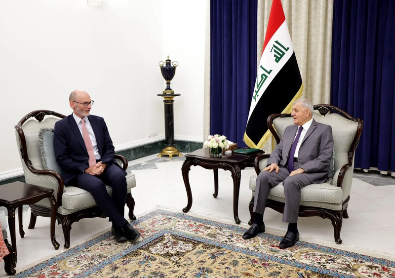 رئيس الجمهورية يؤكد للسفير البريطاني أهمية التنسيق في القضايا ذات الاهتمام المشترك