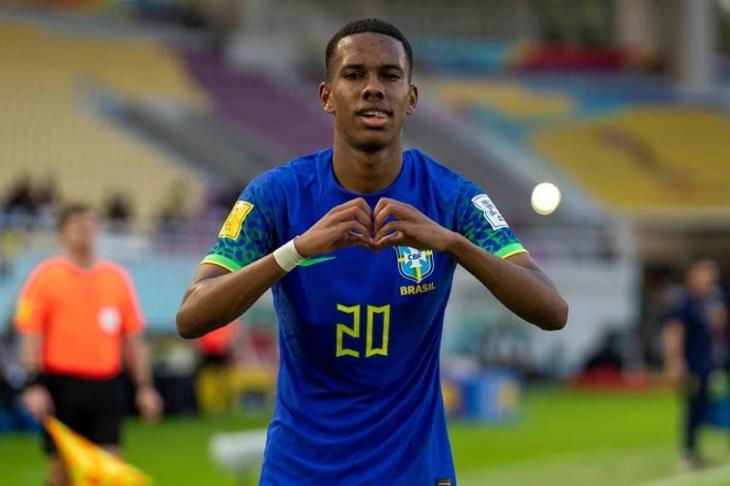 لماذا تراجع برشلونة عن ضم "ميسي البرازيل"؟