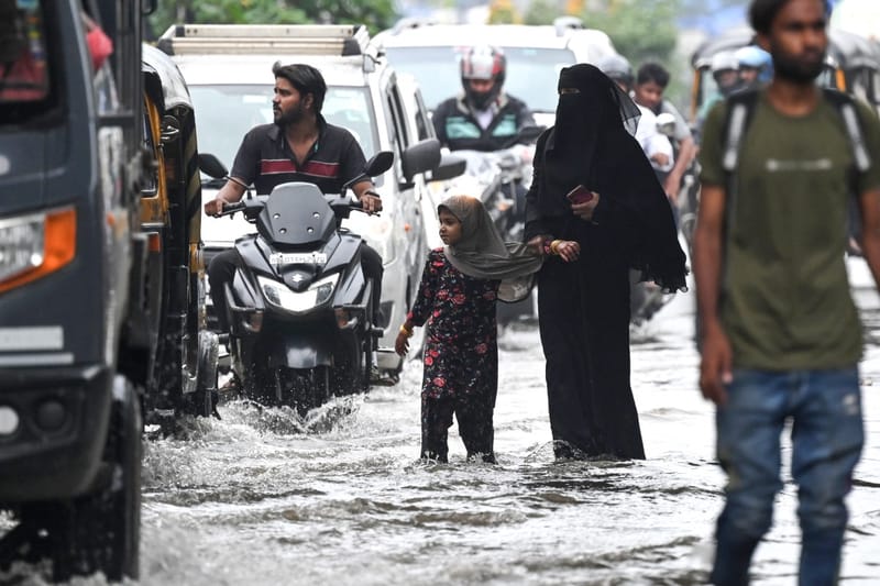 عشرة قتلى في الهند صعقاً بالبرق واغلاق المدارس في بومباي