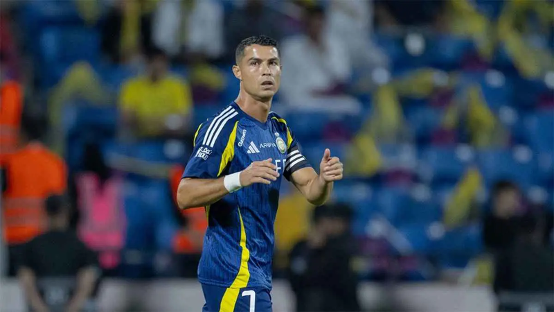 رقم جنوني.. رونالدو يقترب من الوصول لـ"مليار متابع"