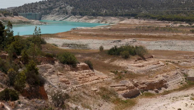 طوابير من أجل المياه في بلدات إسبانية بسبب الجفاف