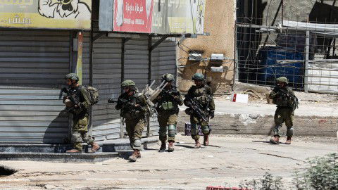 كاتس يتهم إيران بتهريب الأسلحة إلى الضفة الغربية ويدعو إلى “إجراء دفاعي” على الحدود الأردنية