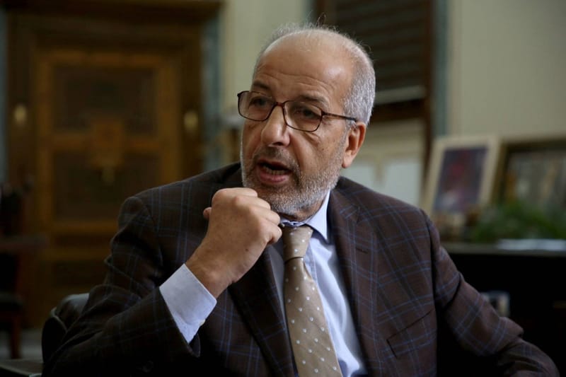 فاينانشيال تايمز: محافظ المركزي الليبي يفر خوفاً من إرهاب فصيل مسلح