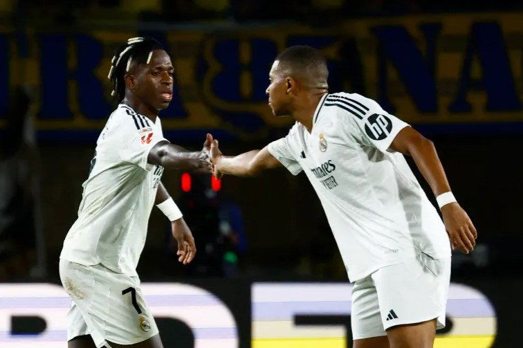 مبابي يتغزل بفينيسيوس: لاعب عظيم وسعيد جداً باللعب معه