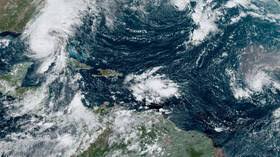 إعصار "جون" يحدث دمارا واسعا في المكسيك