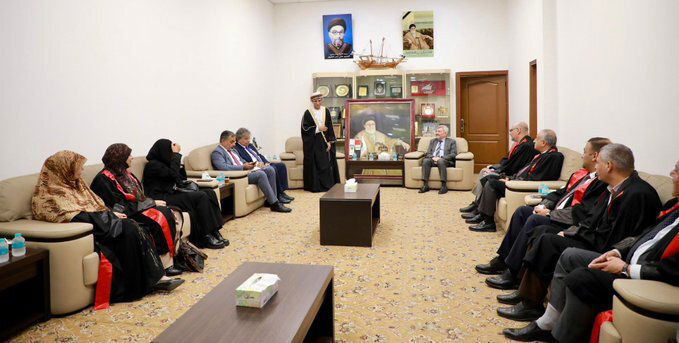 رئيس بعثة يونامي في العراق يزور معهد العلمين