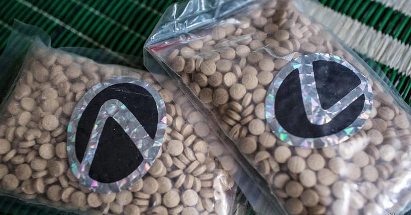 الإطاحة بمروج مواد مخدرة وضبط 1700 حبة كبتاغون بحوزته في بغداد