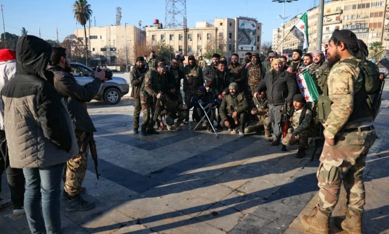 البيت الأبيض يعلّق على أحداث سوريا: البدء بعملية سياسية جادة يمكن أن ينهي الحرب للأبد