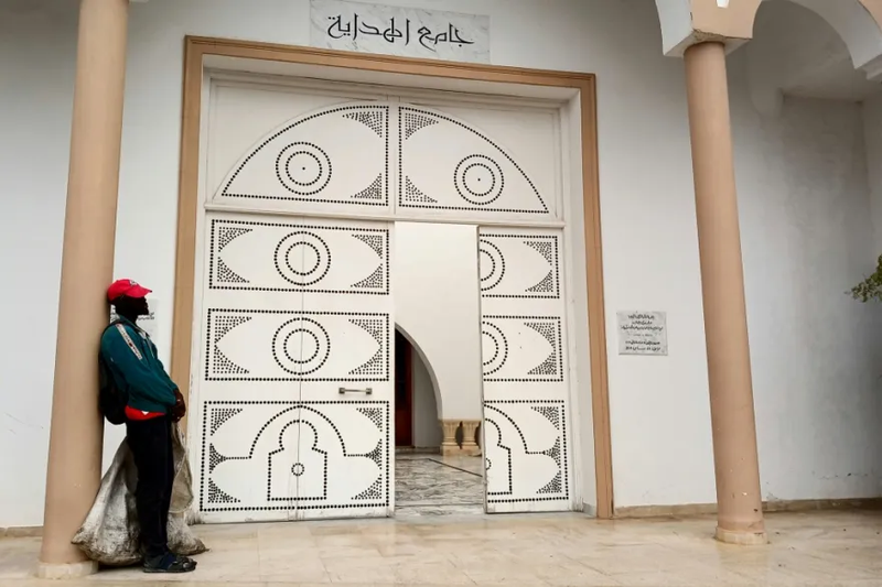 تونس تخلي مخيمات لمهاجرين من دول إفريقيا جنوب الصحراء