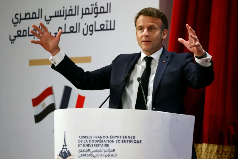 ماكرون يصل العريش بالقرب من معبر رفح لتقديم “الدعم الإنساني” لسكان غزة