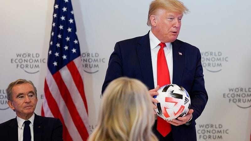 صدمة اقتصادية في "عالم كرة القدم" بسبب رسوم ترامب الجمركية