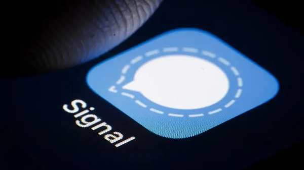 فضيحة تسريبات “سيغنال” تربك البنتاغون وتقيل مسؤولين كبار