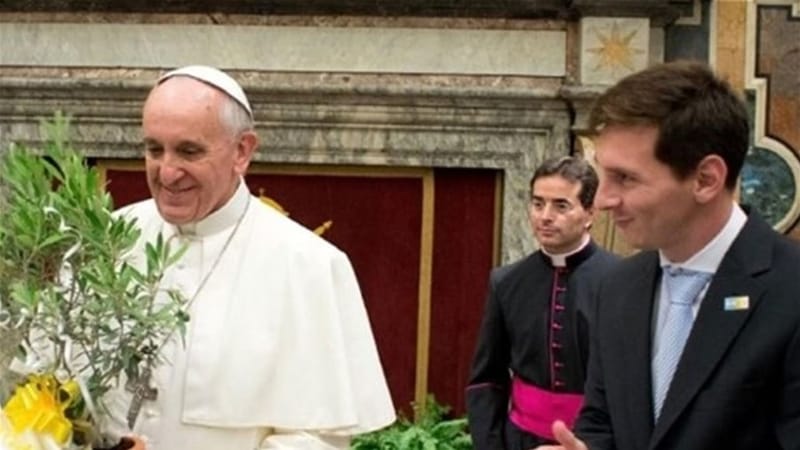 ميسي يودع بابا الفاتيكان برسالة مؤثرة