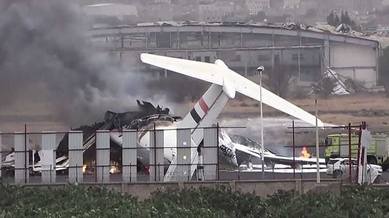 500 مليون دولار حجم الخسائر اللاحقة بمطار صنعاء جراء القصف الإسرائيلي