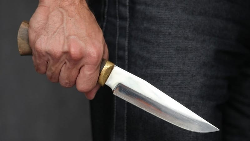 في محافظتين.. إصابة امرأة بطعنات سكاكين والسجن 7 سنوات بسبب حادث سير