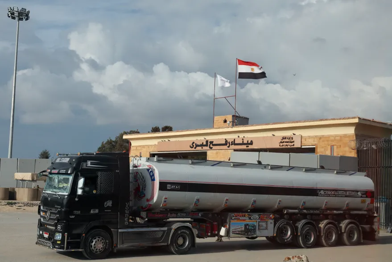 القاهرة الإخبارية: شاحنتان محملتان بالوقود ستدخلان غزة