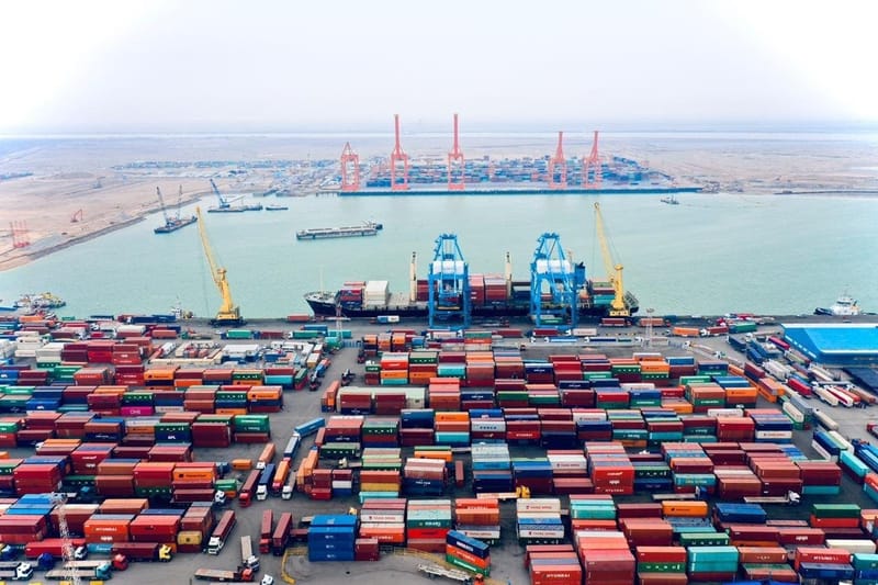 ضبط 50 حاوية مخالفة في ميناء أم قصر