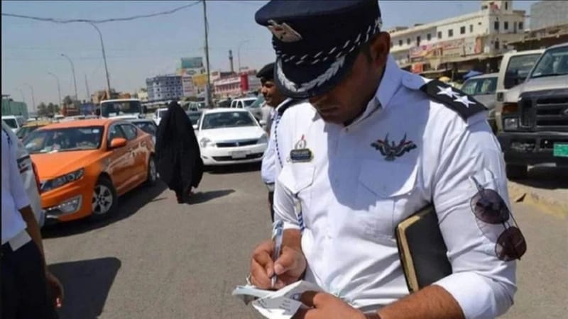 حبس وطرد.. الداخلية تعلن فرض عقوبات على دورية المرور المرتشية بـ"صندوق عصير"