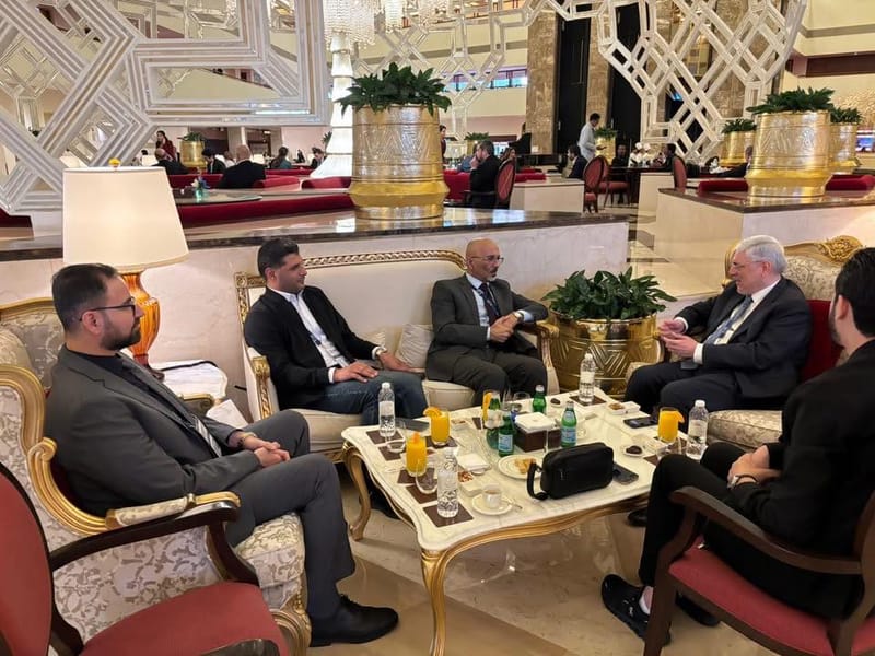 السفير العراقي في الدوحة يلتقي ممثلي مراكز الأبحاث المشاركة في منتدى الدوحة 2025