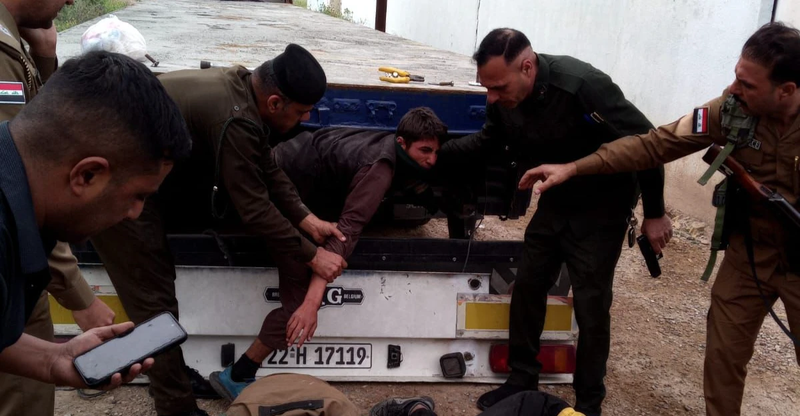 إحباط تهريب 30 أجنبياً مخبئين داخل شاحنة في ديالى