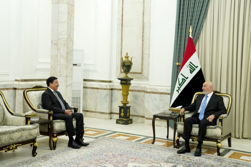 رئيس الجمهورية يؤكد لمحافظ البنك المركزي ضرورة تعزيز قوة الدينار العراقي ومواصلة الإصلاحات