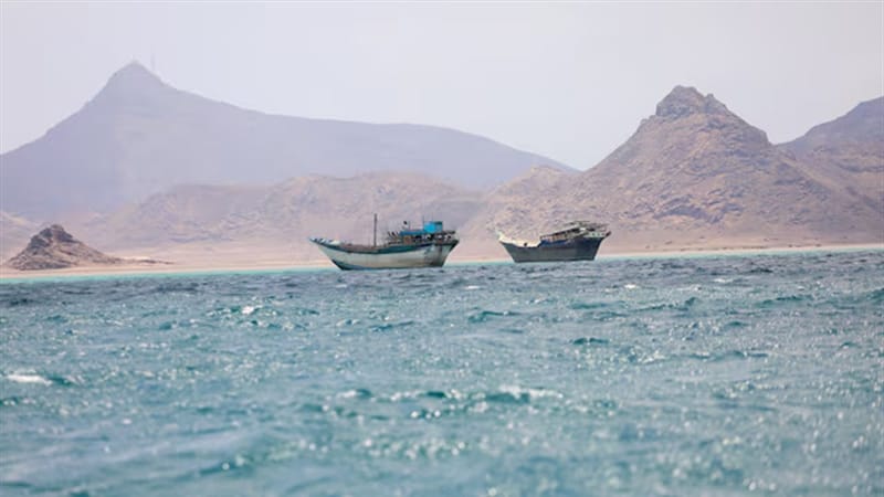 رويترز: إيران طلبت من الحوثيين الاستعداد لإغلاق باب المندب حال استهداف منشآتها للطاقة