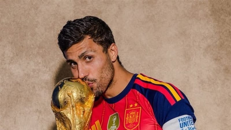 الصراع يحتدم على "رودري".. برشلونة وريال مدريد بانتظار قرار نجم السيتي